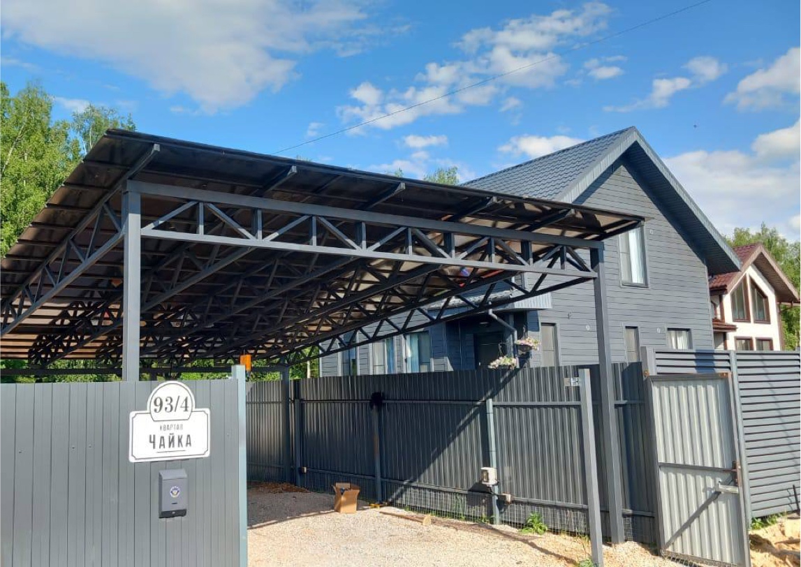 Односкатный навес из сотового поликарбоната Современный автонавес с крышей из поликарбоната