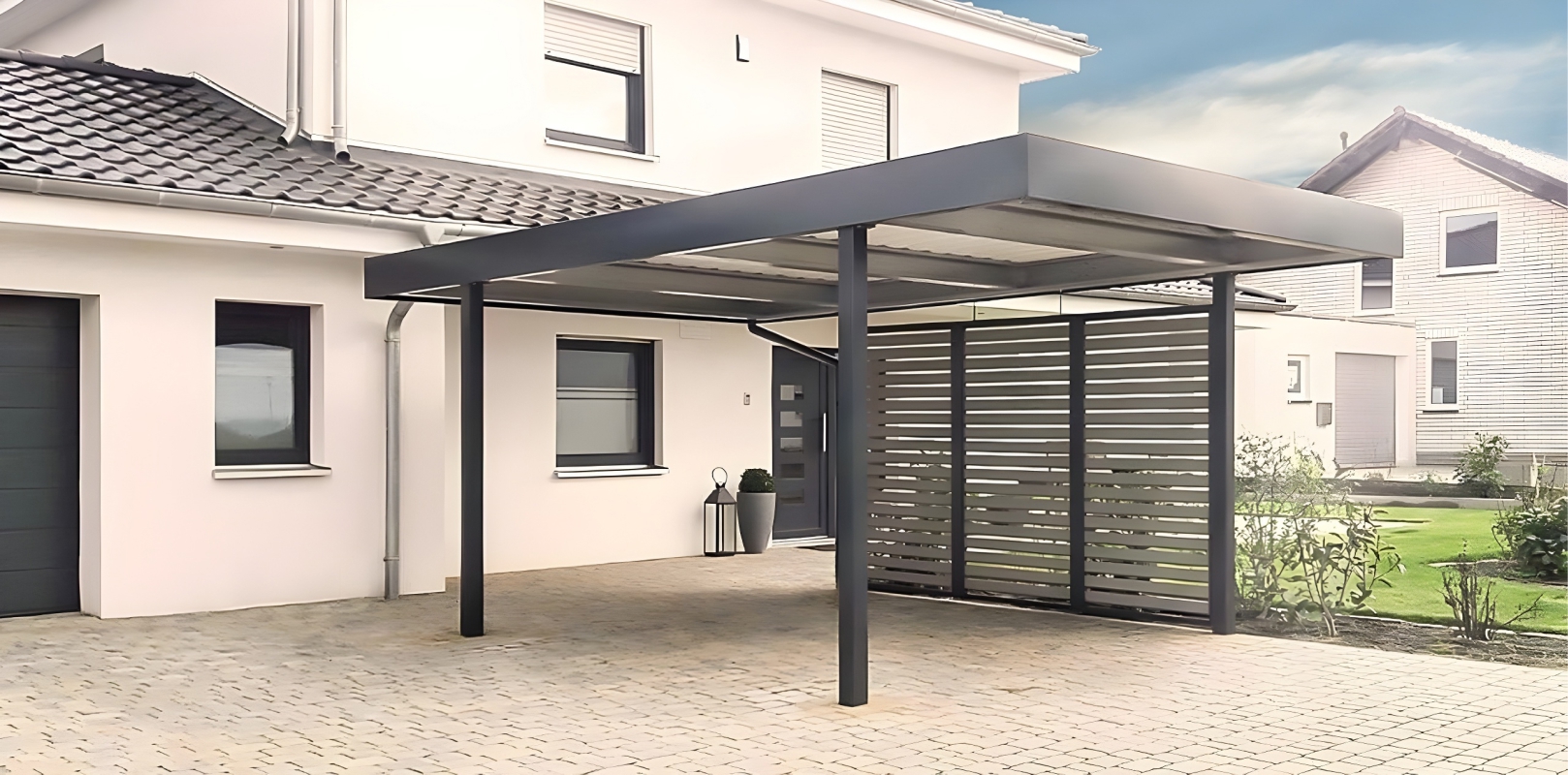 Современный автонавес с крышей из поликарбоната Полузакрытый навес с крышей из поликарбоната